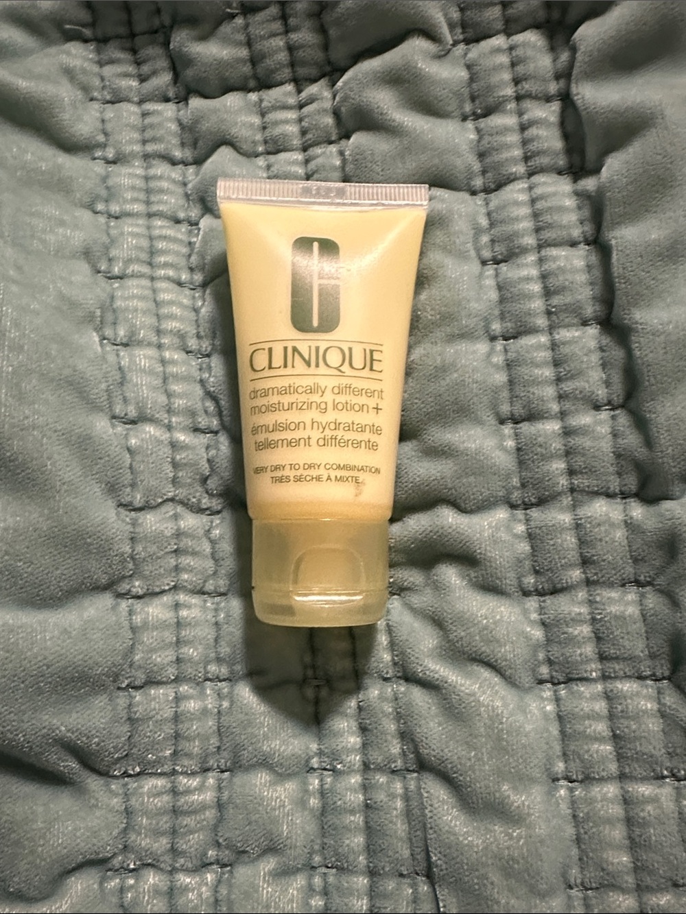 4/$15 Clinique dramatically different moisturizing lotion +